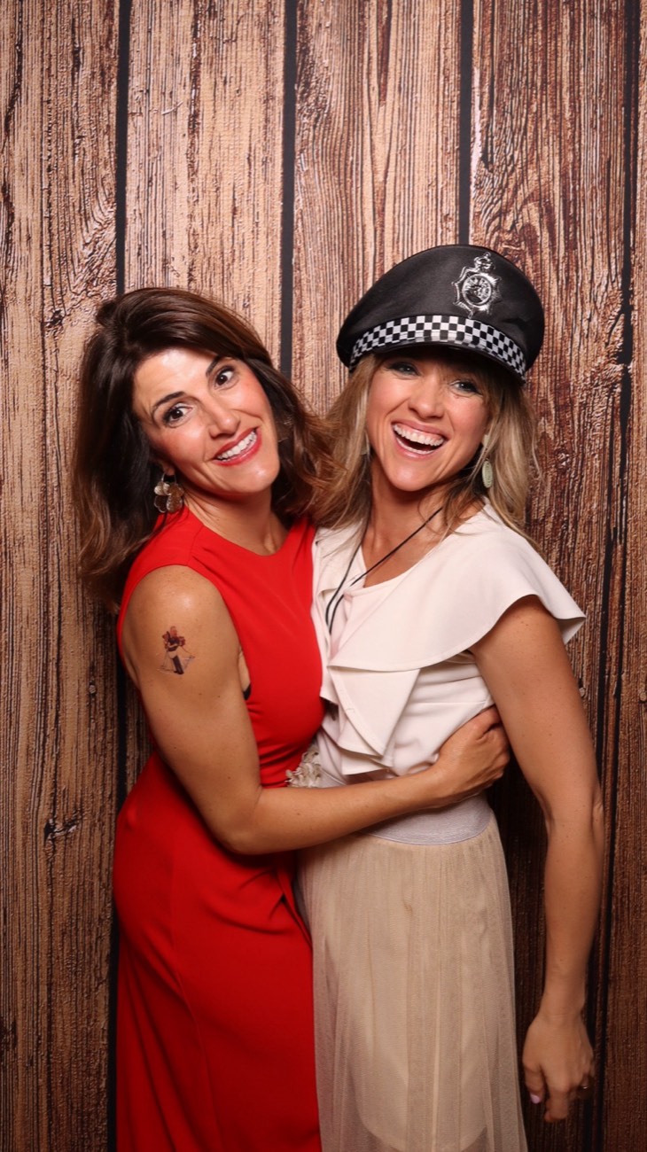 Guests with toy revolvers and hats in the photobooth