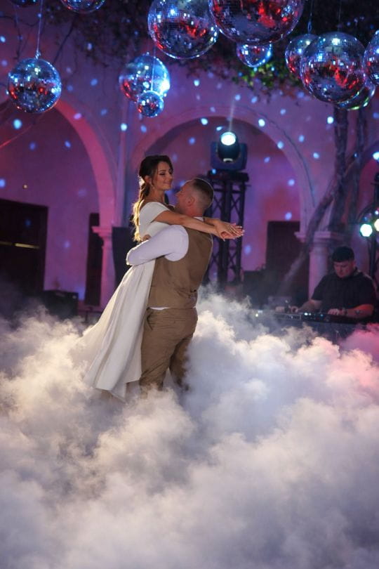Efecto niebla baja en evento nocturno
